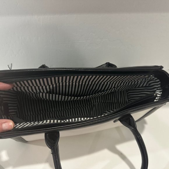 Justfab Black and White shoulder bag - Picture 4 of 4